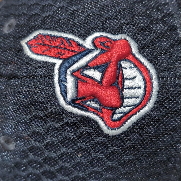 New Era Cleveland Indians Genuine Merchandise Textured Mesh Snap Back In Black - Picture 2 of 10